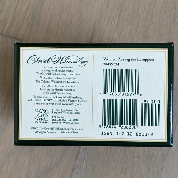 Williamsburg Women Passing the Lamppost - Lang and Wise - Picture 7 of 8